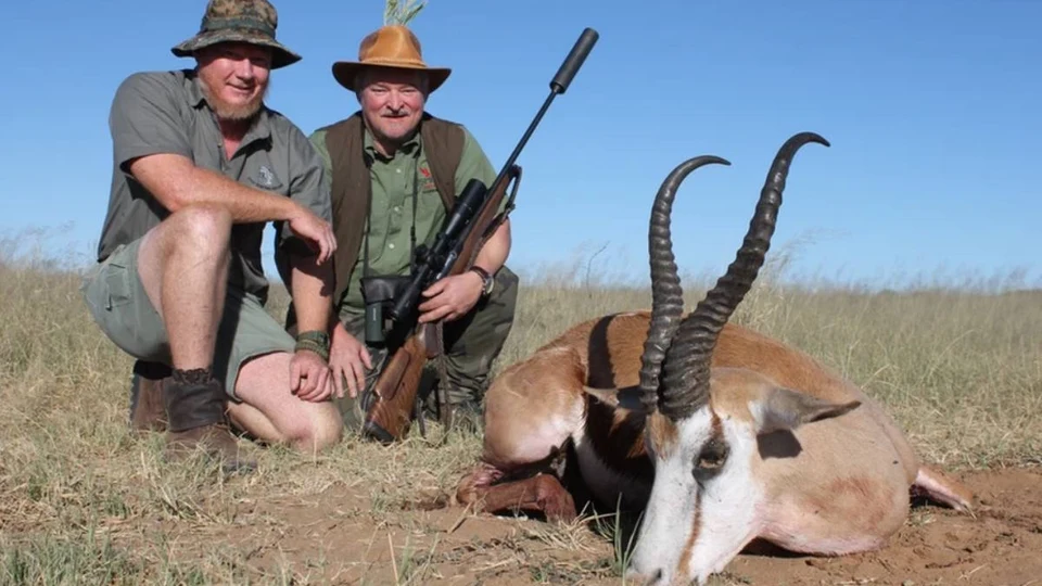 Safari di caccia in Namibia a Orice, Springbok, Facocero e Sciacallo (2)
